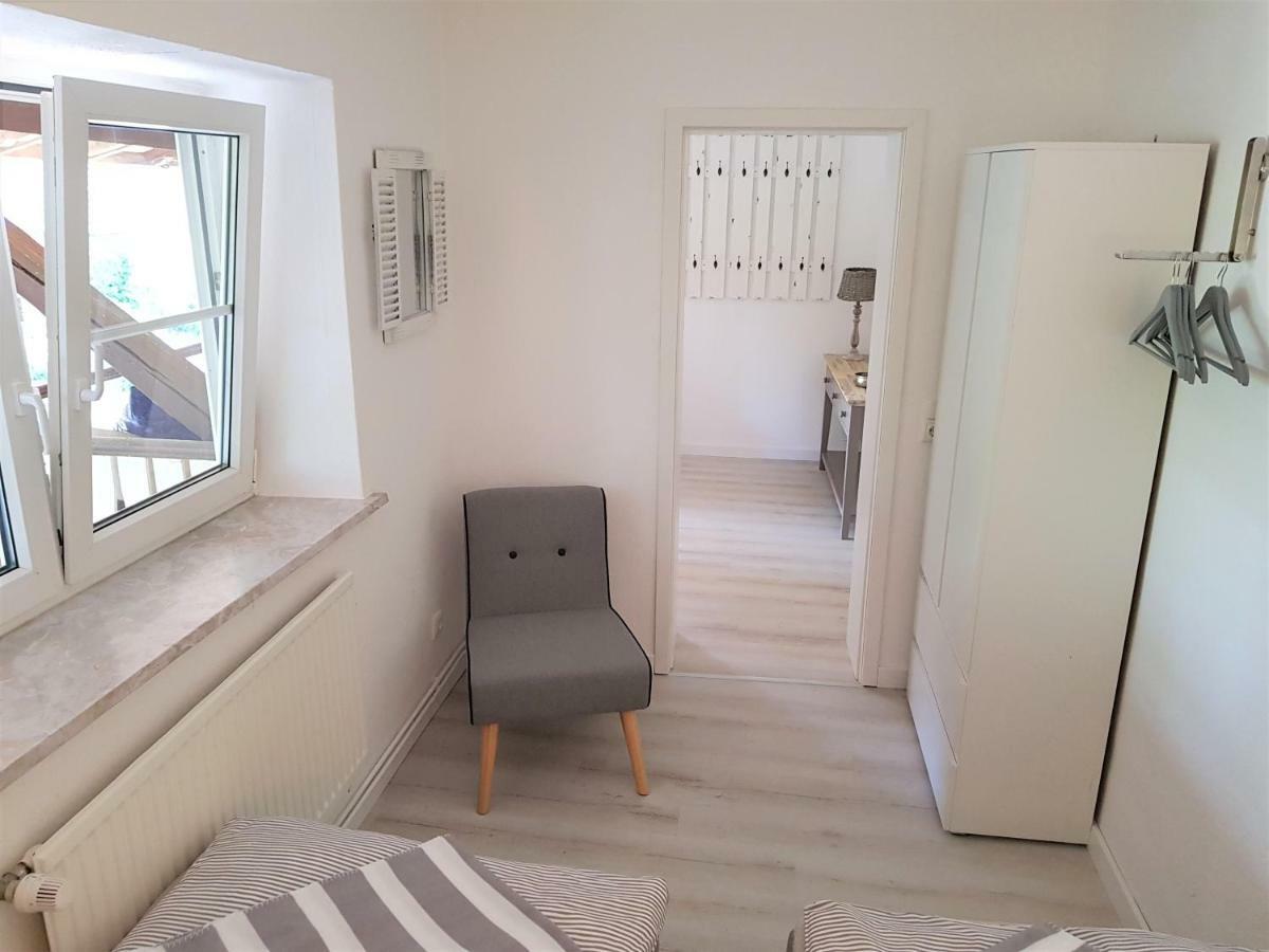 Große, helle Ferienwohnung mit 2 Balkonen auf dem Bauernhof in der Lüneburger Heide Oetzen Exterior foto