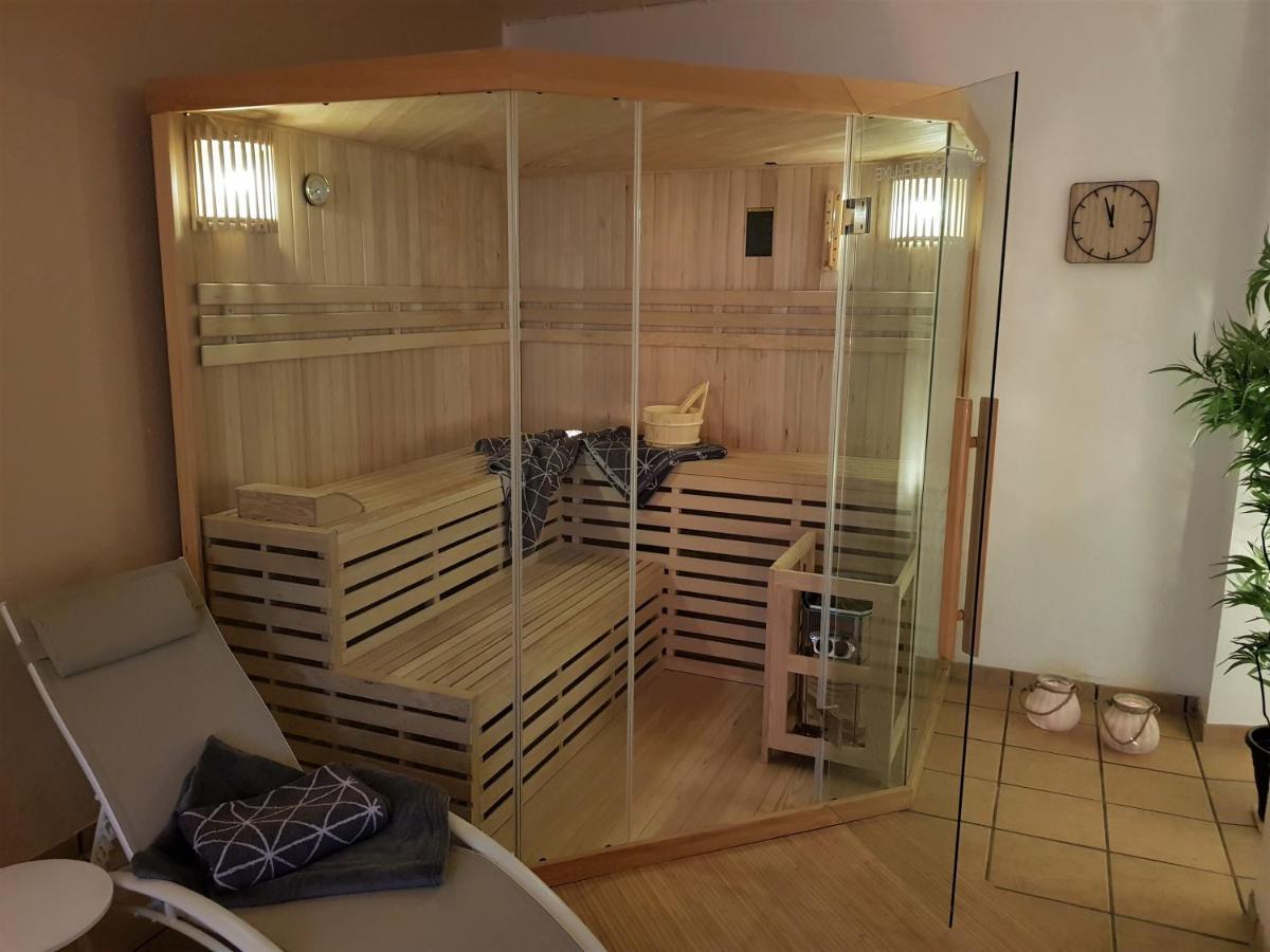 Große, helle Ferienwohnung mit 2 Balkonen auf dem Bauernhof in der Lüneburger Heide Oetzen Exterior foto