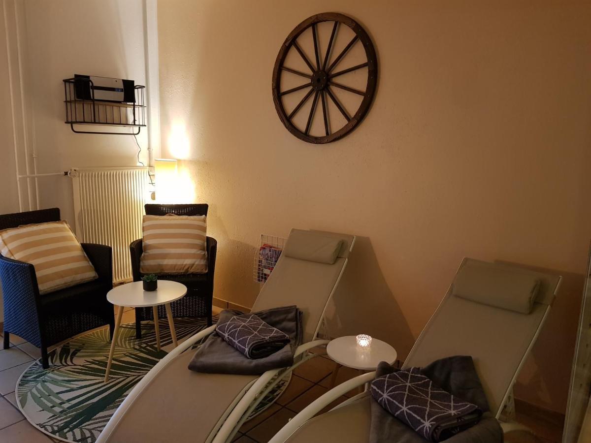 Große, helle Ferienwohnung mit 2 Balkonen auf dem Bauernhof in der Lüneburger Heide Oetzen Exterior foto